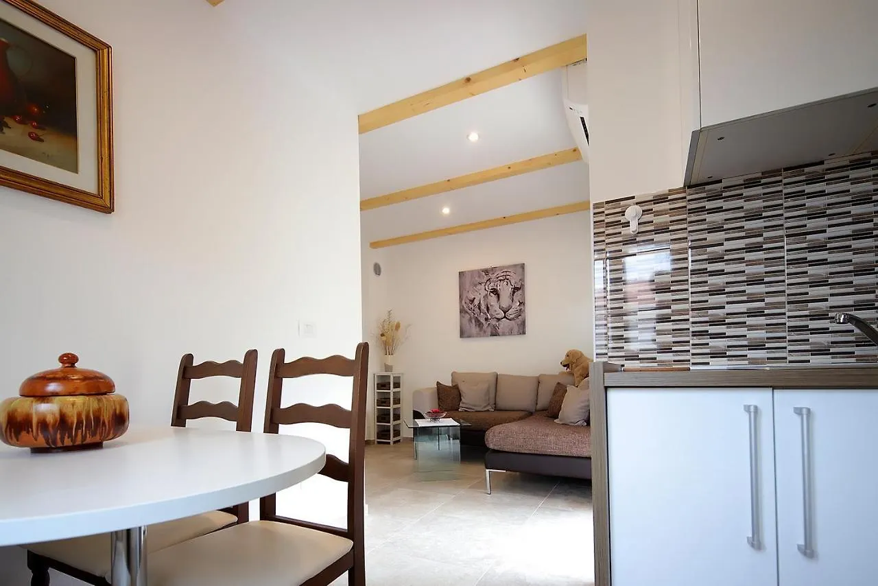 Apartments Sonja シロ クロアチア